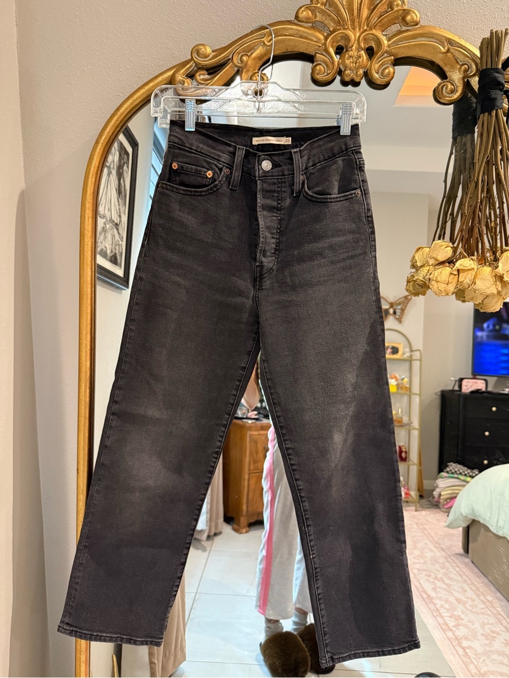 Levi’s Ribcage Straight Ankle Jeans in Black